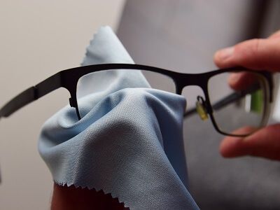 how-to-clean-blue-light-glasses-blog-content-image